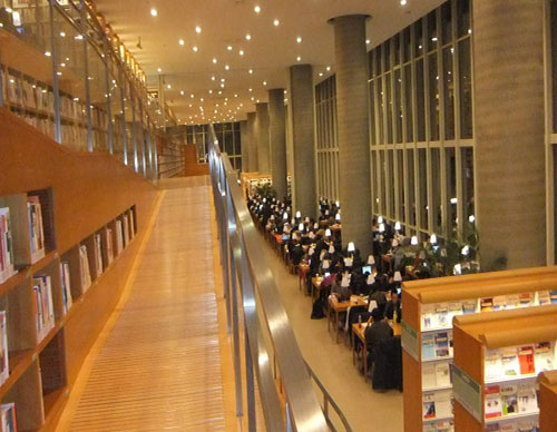 使用香蕉在线播放防火板裝修的浦東圖書館