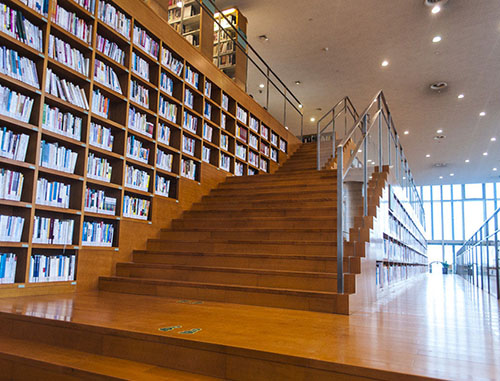 使用香蕉在线播放防火板裝修的上海浦東圖書館