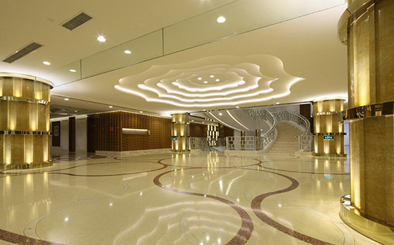 使用香蕉在线播放防火板裝修的靜雅海鮮高檔餐廳大廳